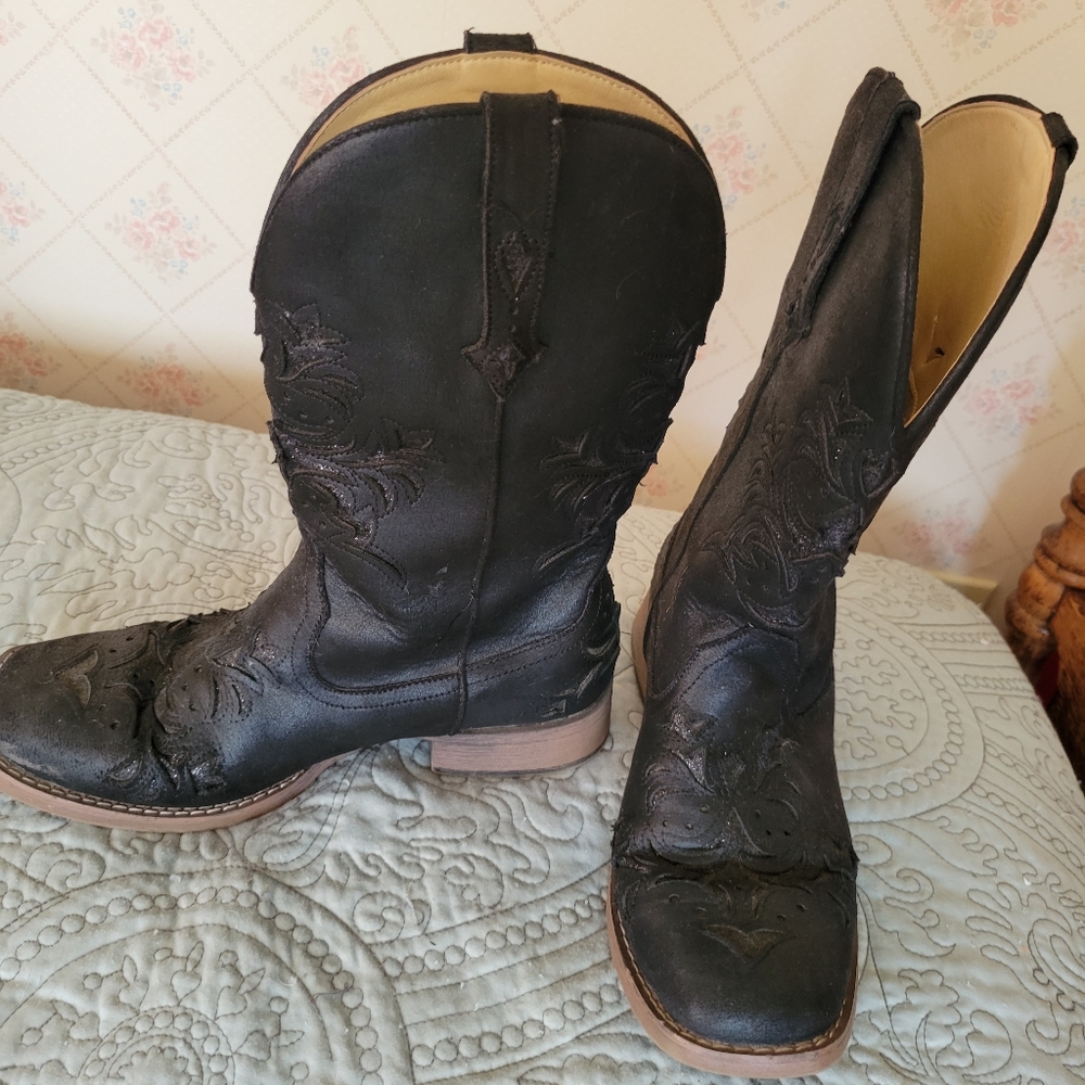 Square Toe Boots - Picture 2 of 6